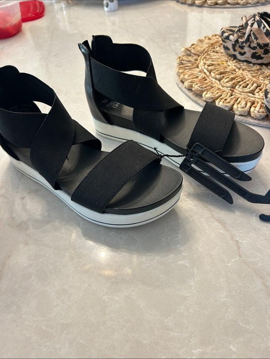 Time and Tru Shoes - Time and Tru Black Platform Sandal with Crisscross Elastic Straps